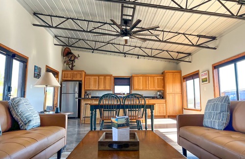 Bauxite Cabina | Modern Retreat with Stunning Views - 25 Mi to Little Rock!