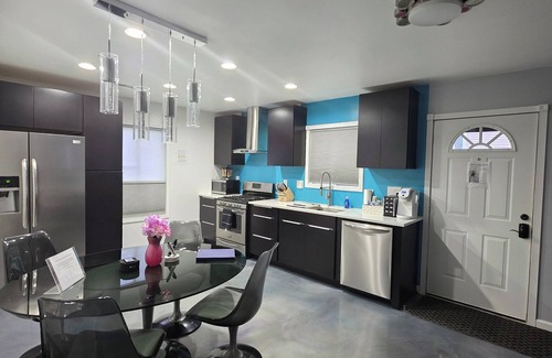 High Point Condominio | Modern/Retro 2br Condo by Exceptional Stays