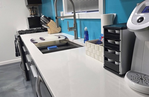 High Point Condominio | Modern/Retro 2br Condo by Exceptional Stays