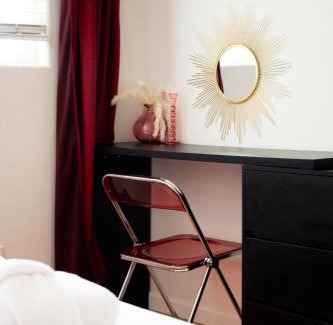 Hillcrest Casa | Modern Retro Close to DT, Zoo, Parking, Hot Tub