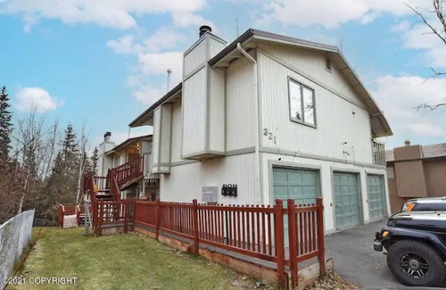 Northeast Anchorage Condominio | Cozy Condo Incredible Balcony Views shopping adjacent