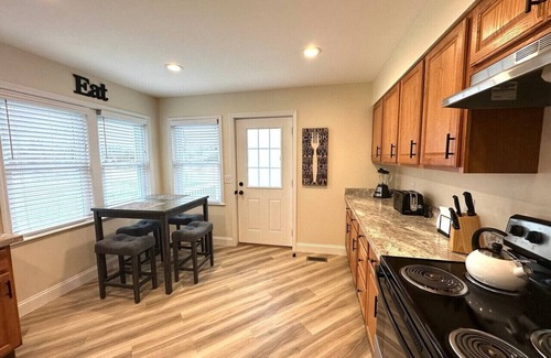 Bay City Apartamento | Modern Riverbend Suites 1BR