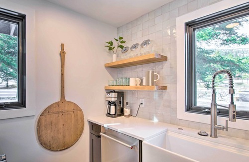 Gallatin Gateway Casa | Modern Riverfront Home: 6 Mi to Big Sky Town!