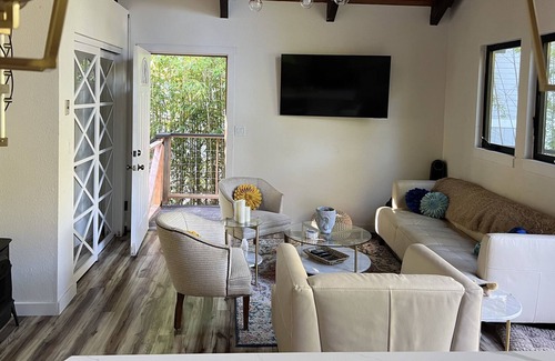 Guerneville Cabina | Modern riverfront cabin in the trees.