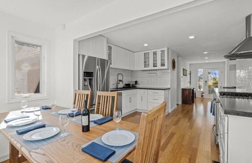 Cloverdale Casa | Modern Riverfront Home, sleep 8, Spa, WiFi, BBQ