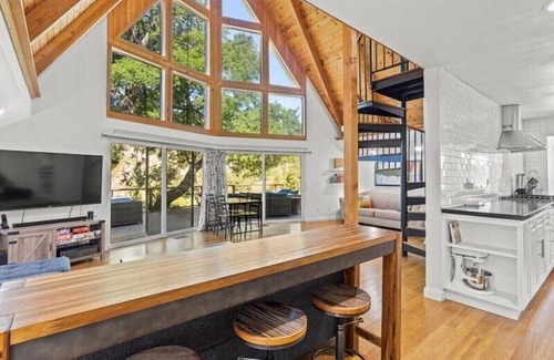 Cloverdale Casa | Modern Riverfront Home, sleep 8, Spa, WiFi, BBQ