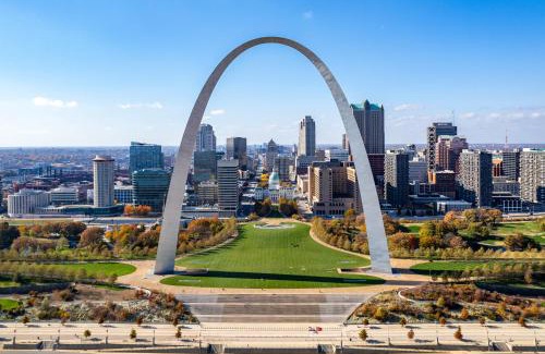 Downtown St. Louis Apartamento | Modern Riverfront Loft - Walk to Gateway Arch & Convention Center