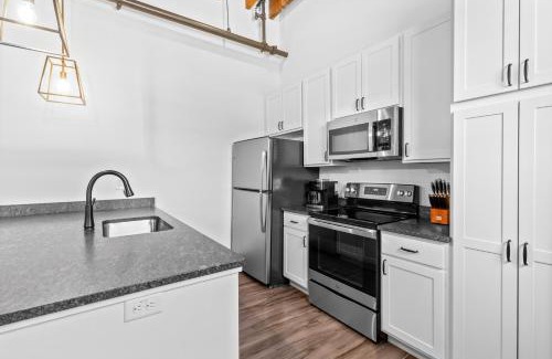 Downtown St. Louis Apartamento | Modern Riverfront Loft - Walk to Gateway Arch & Convention Center