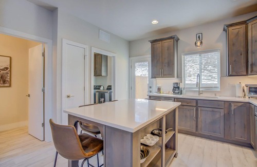 Colorado Springs Apartamento | Modern Rooftop Patio New-build Townhome in COS