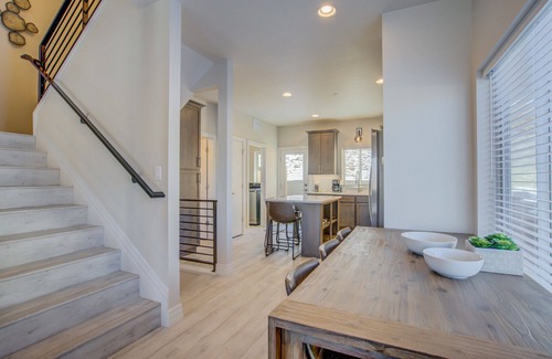 Colorado Springs Apartamento | Modern Rooftop Patio New-build Townhome in COS