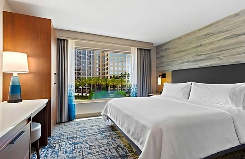 Southwest Anaheim Hotel | Modern Room in Embassy Suites Anaheim South – Comfort & Convenience Near Disney