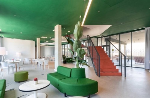 Milagrosa Apartamento | Modern Room with Wi-Fi in Pamplona, Sleeps 2