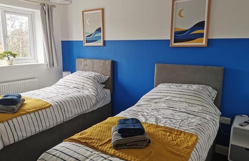 Pershore Casa | Modern Roomy 3 BR Home Pershore