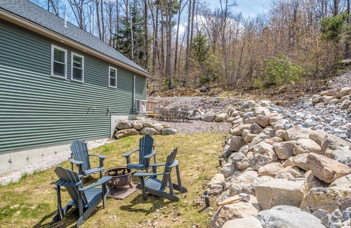Carroll County Casa | Modern/rustic 4-bedroom house in Conway, NH with AC, hot tub & all conveniences.