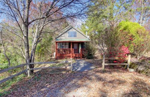 Cosby Casa | Modern-Rustic Love Cabin in Cosby Deck and Grill