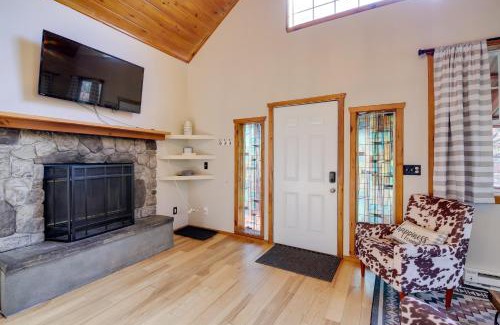 Cosby Casa | Modern-Rustic Love Cabin in Cosby Deck and Grill