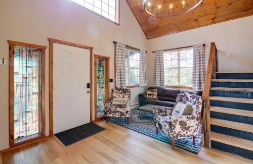 Cosby Casa | Modern-Rustic Love Cabin in Cosby Deck and Grill