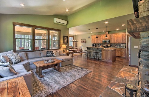 Ronald Casa | Modern-Rustic Ronald Getaway: Hot Tub, Grill!