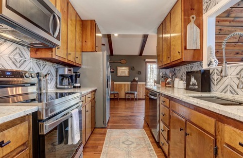 Tate Chalet De Esquí | Modern rustic vibes & mountain views! - Cozy Days Hideaway