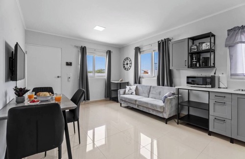 Boroncana Apartamento | Modern Saliña Cerca Retreat | Pool & BBQ Near Beaches