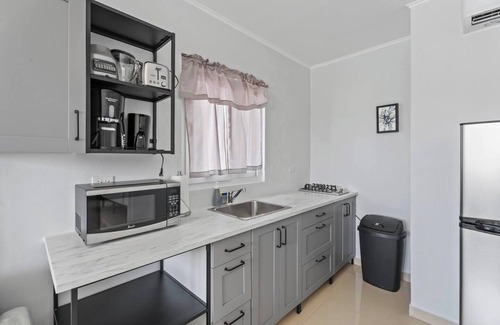 Boroncana Apartamento | Modern Saliña Cerca Retreat | Pool & BBQ Near Beaches