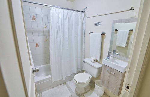 Ensanche Independencia Condominio | Modern Santo Domingo Condo in Heart of Gazcue