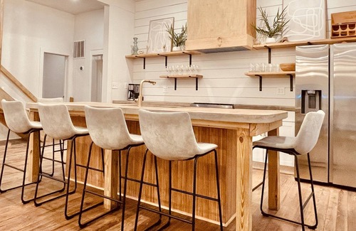 Chosewood Park Casa | Modern Scandinavian Bungalow HOT TUB 6 bed 3 bath
