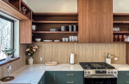 Mars Hill Cabina | Modern Scandinavian style cabin on mountain with 58 acres!