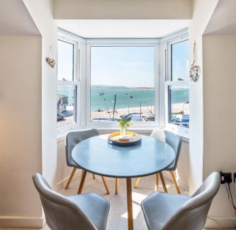 Aberdovey Apartamento | Modern Sea View Apartment