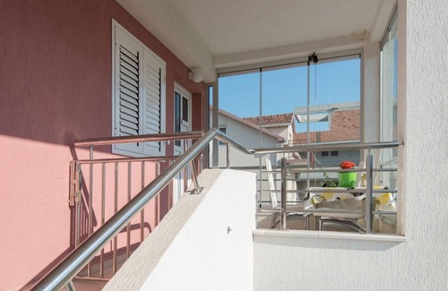 Tomicici Apartamento | Apartamento moderno junto al mar con balcón - Erika,Donja Lastva