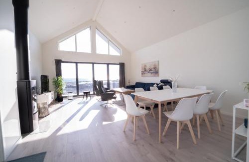 Vestbygd Casa | Modern Seaside Home with Sea View & Private Motorboat