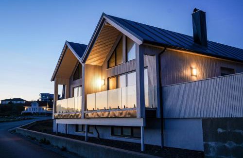 Vestbygd Casa | Modern Seaside Home with Sea View & Private Motorboat