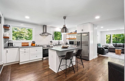 Sugar Grove Cabina | MODERN, SECLUDED 15 ACRE HOCKING HILLS RETREAT WITH BONUS CABIN!