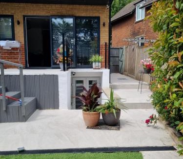 Woodhouse Apartamento | Modern self contain studio Own Private Access