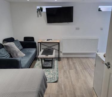 Woodhouse Apartamento | Modern self contain studio Own Private Access