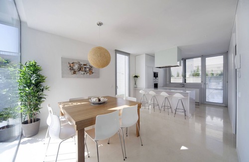 Playa de Palma Villa | Moderno chalet pareado de dos plantas con piscina privada