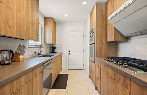 Walnut Valley Casa | Modern Serenity Near LA Tranquil 3BR Stay