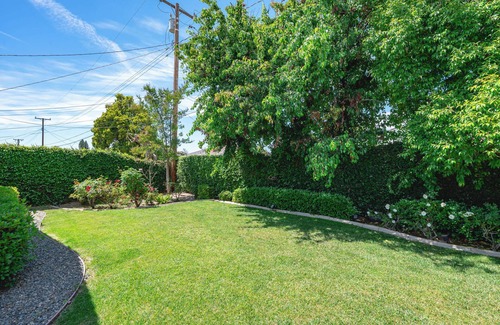 Walnut Valley Casa | Modern Serenity Near LA Tranquil 3BR Stay
