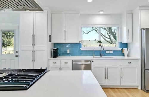 North Austin Civic Association Casa | Modern Smart Home - Central & Quiet Location!