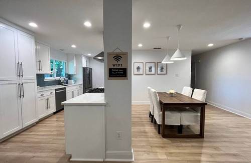 North Austin Civic Association Casa | Modern Smart Home - Central & Quiet Location!