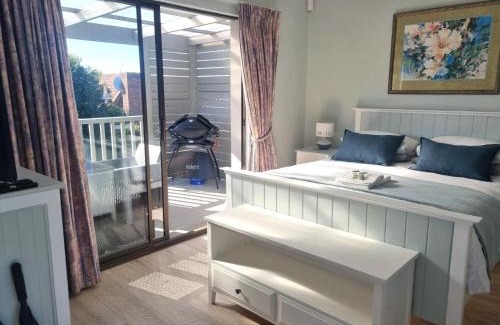 Plettenberg Bay Apartamento | Modern Solar powered 1 bed studio apartment with amazing views