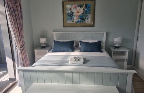 Plettenberg Bay Apartamento | Modern Solar powered 1 bed studio apartment with amazing views