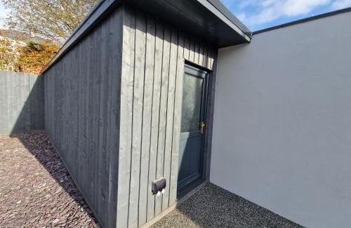 Merthyr Tydfil Casa | Modern & Spacious 5 Bedroom Bungalow with Parking Near Brecon Beacons & Bike Park Wales