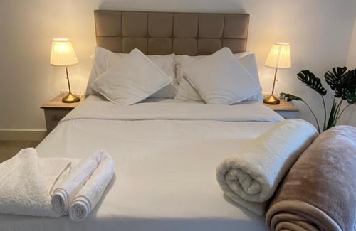 Bordesley Apartamento | Modern Spacious 1 Bed Flat In Birmingham City Centre With Free Parking, Fast Free WiFi And Netflix