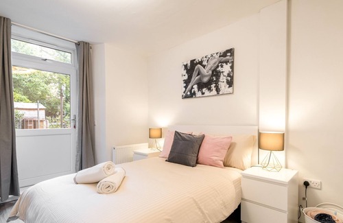 Gorgie Apartamento | Modern Spacious 1BR Flat *Free Parking & Garden*