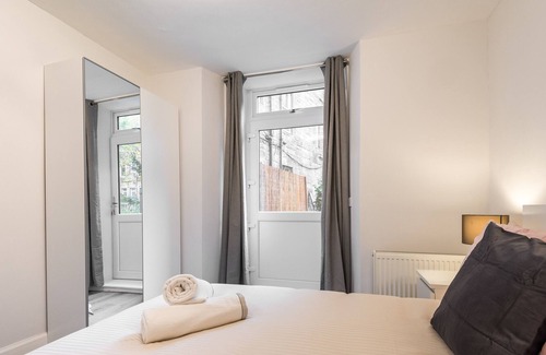 Gorgie Apartamento | Modern Spacious 1BR Flat *Free Parking & Garden*