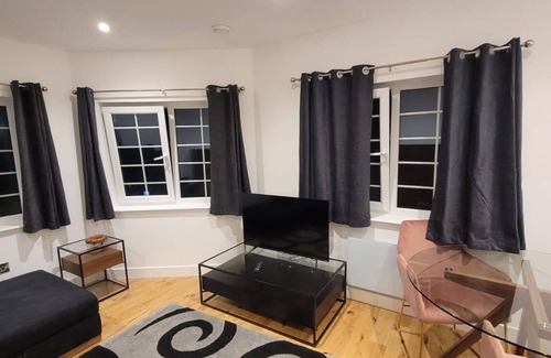 Rochester Apartamento | Modern Spacious 2 Bed Flat in Strood Rochester On High Street