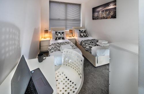 Reading Apartamento | Modern & spacious 2-bed flat with secure parking