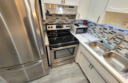 Cypress Gardens Apartamento | Modern spacious 2-bedroom Apartment 1 mile from Legoland. 6-month minimum stay.