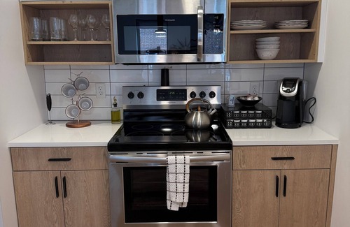 Dwight Apartamento | Modern & Spacious 2BR Apartment w/Gym & Parking and central AC